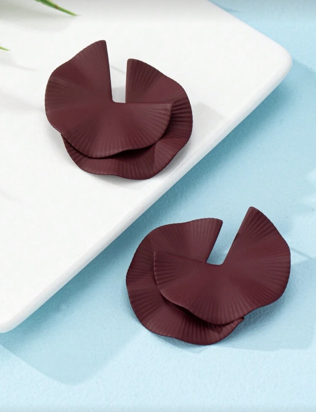 1 paire de boucles d'oreilles et polyvalentes